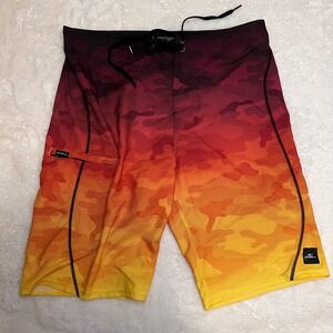 O'Neill Hyperfreak Camo Fade Boardshorts Men's Size 30 Sunset Orange Red NWOT